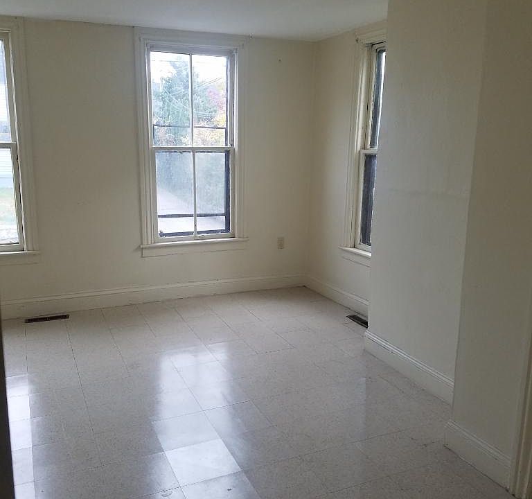 32 Spaulding St Norwich CT Zillow