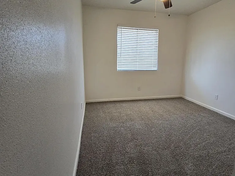 2230 E Beverly Ln — Photo 7