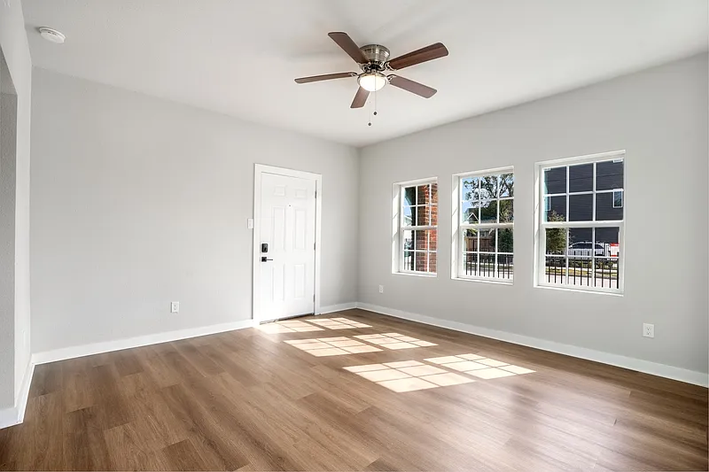 1 bed, 1.0 bath, 700 sqft, $1,195 — Photo 1