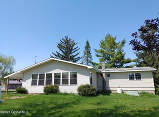 10 Outlet Dr, Ticonderoga, NY 12883