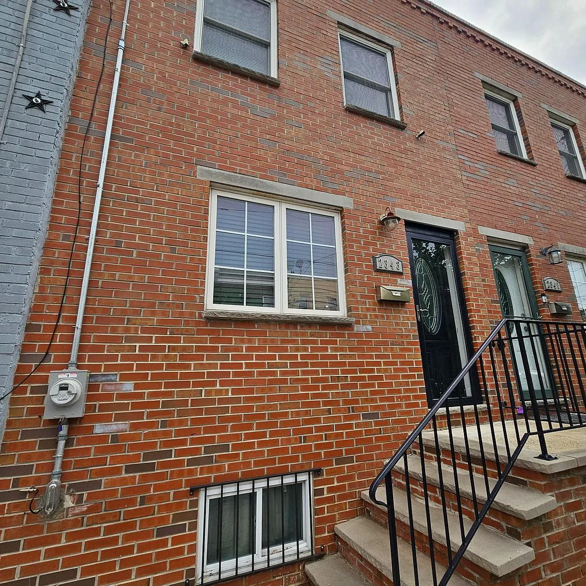 3 bed, 1.5 bath, 1176 sqft, $2,000 — Photo 2