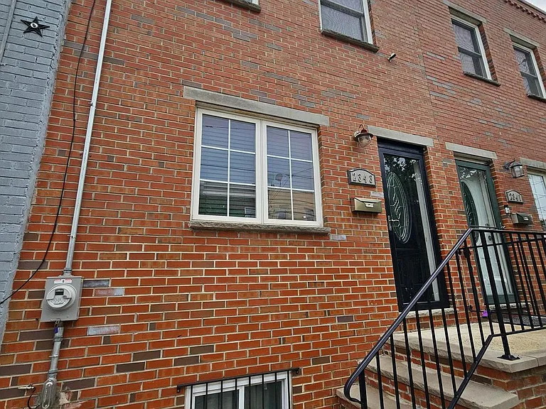 2343 Moore St — Photo 2