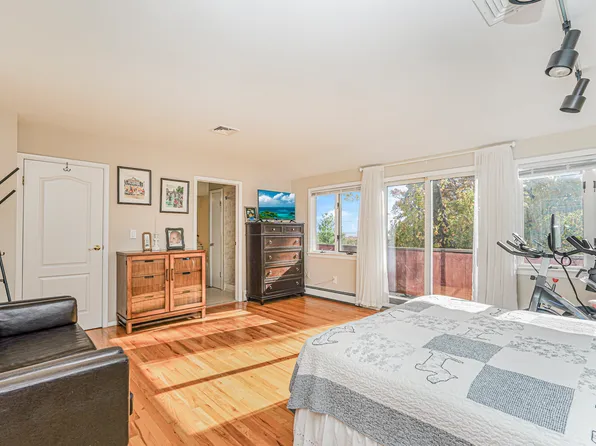 20 Signal Hill Road image 28 of 44