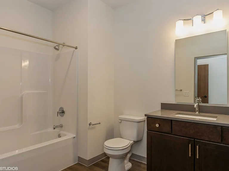 The Leo at the Hub Apartments — Photo 32