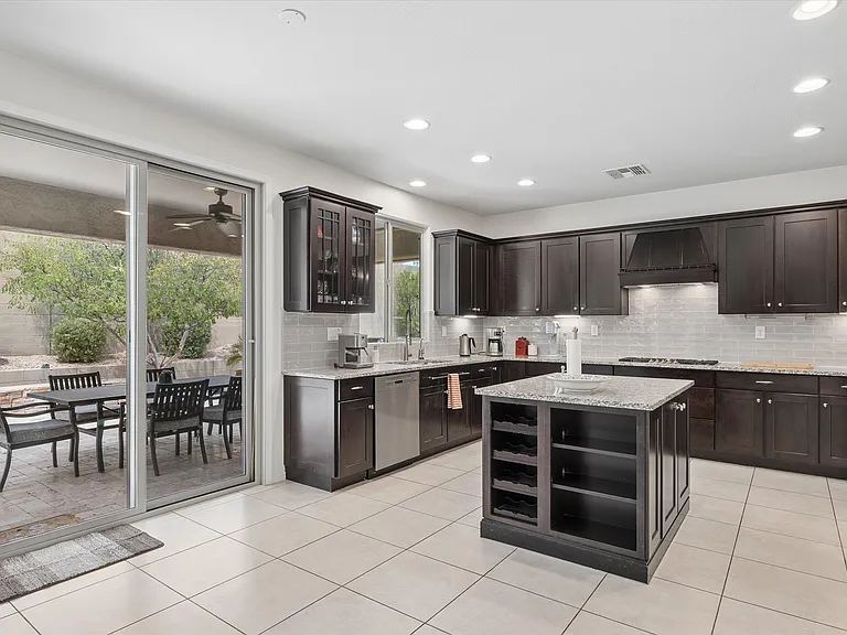 3826 E Cat Balue Dr — Photo 4
