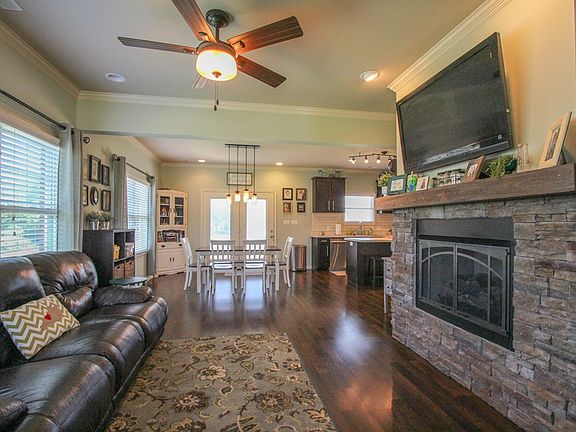 4th image of 2833 Turfway Dr