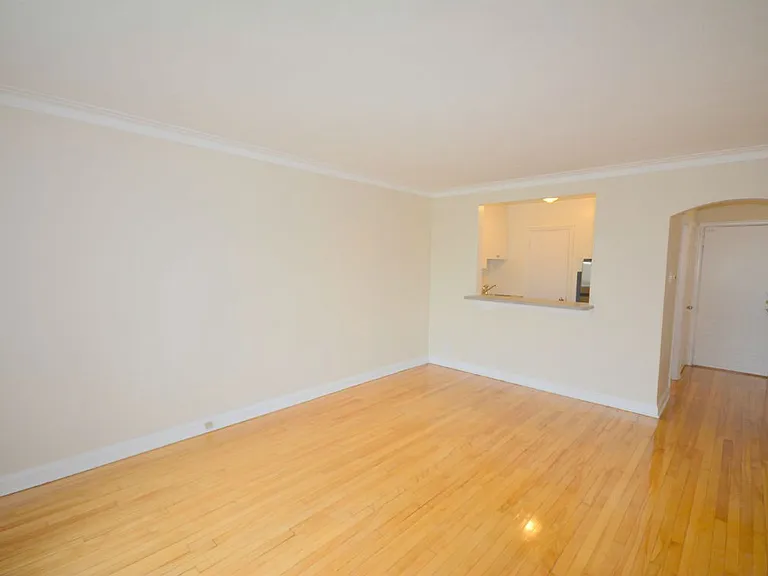 385 Besserer St — Photo 12