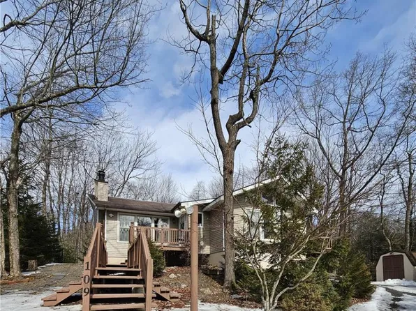 109 Pond Rd, Long Pond, PA 18334