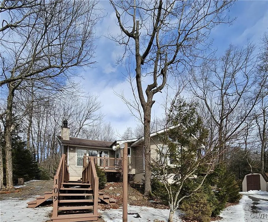 109 Pond Rd photo 1