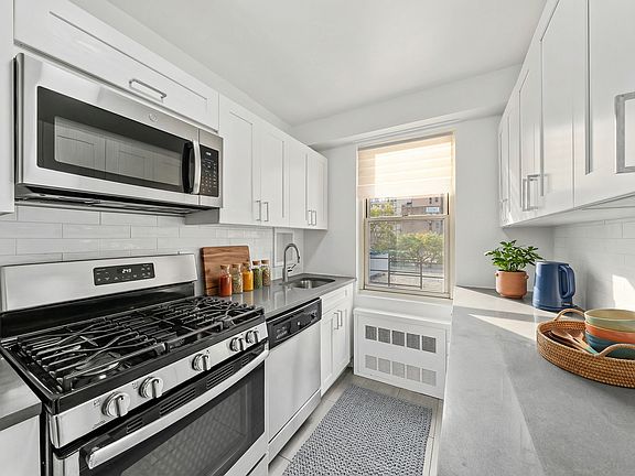 4th image of 185 E 85th St APT 18L