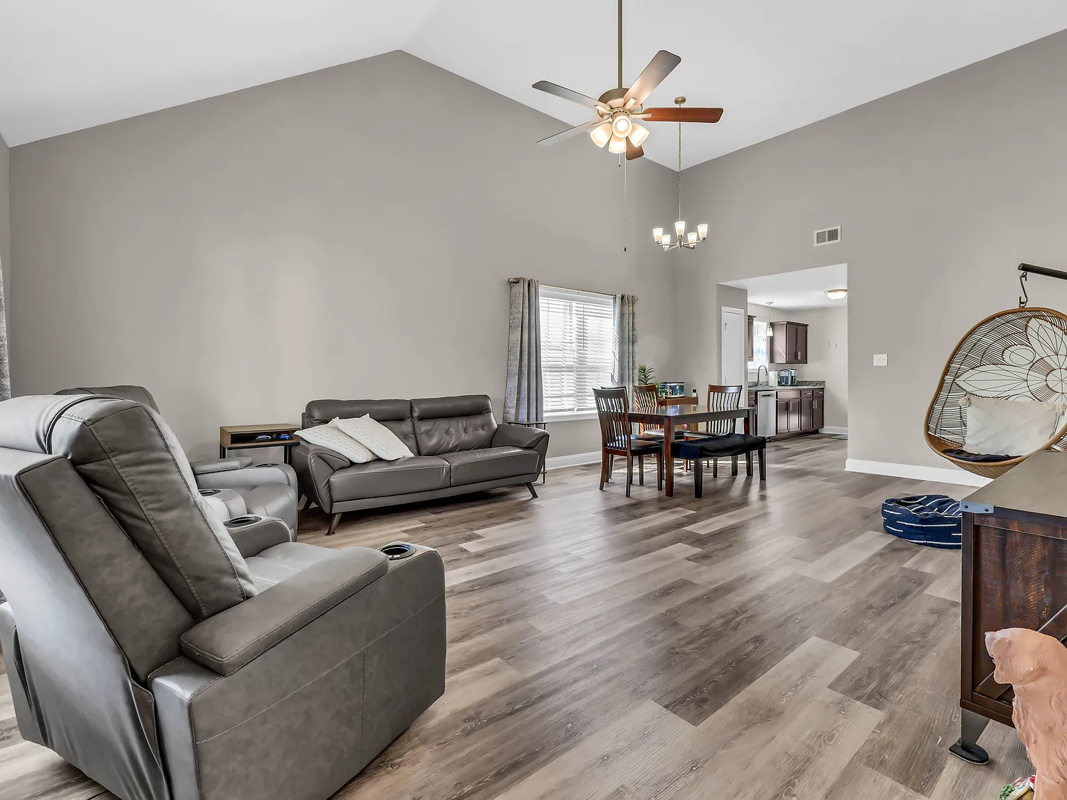 3 bed, 1900 sqft, $1,950 — Photo 4