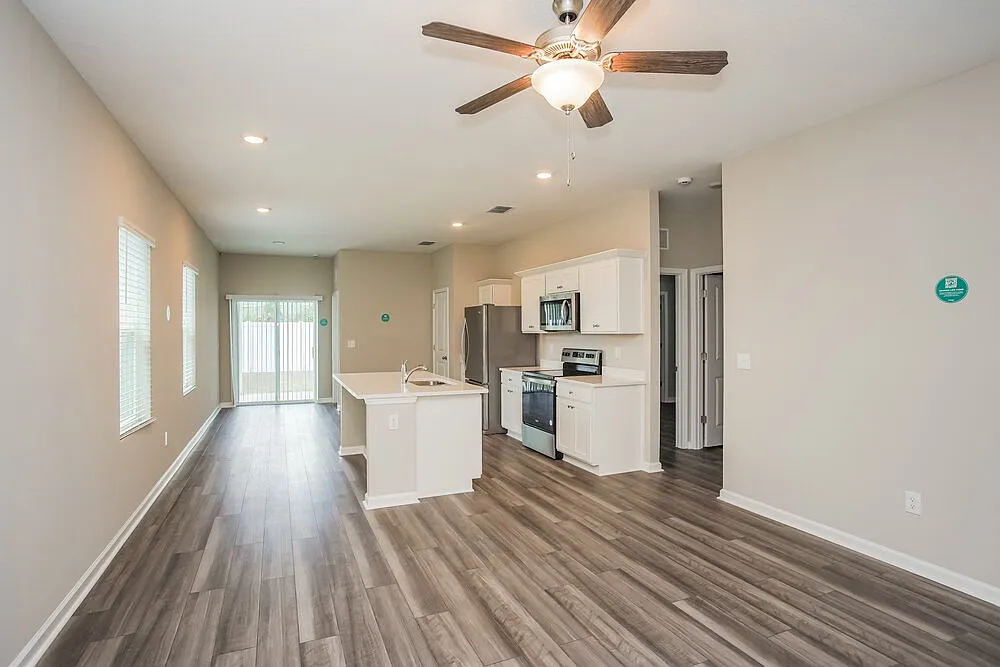 3 bed, 2.0 bath, 1412 sqft, $1,925 — Photo 3