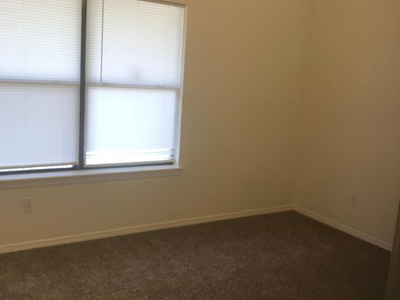 4th image of 709 Pepper Tree Pl