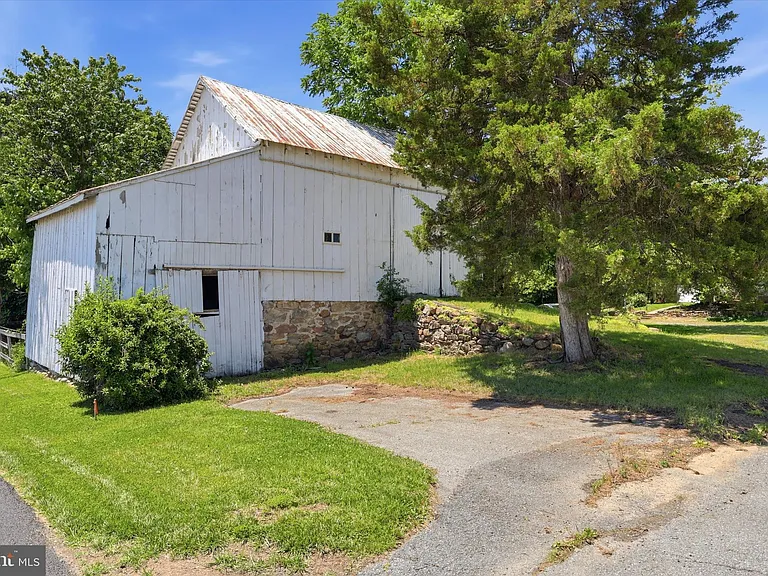 8606 Yellow Springs Rd — Photo 29
