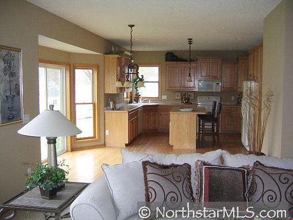 3rd image of 320 2nd Avenue