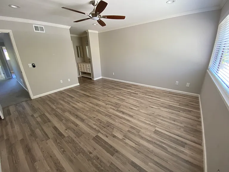 1016 Poplar Dr — Photo 17