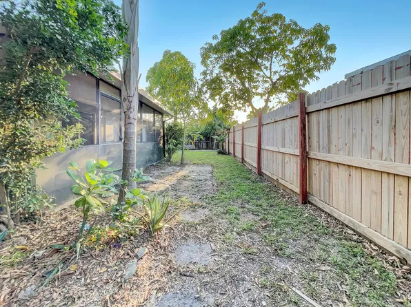 8221 SW 6th Street, North Lauderdale, FL 33068