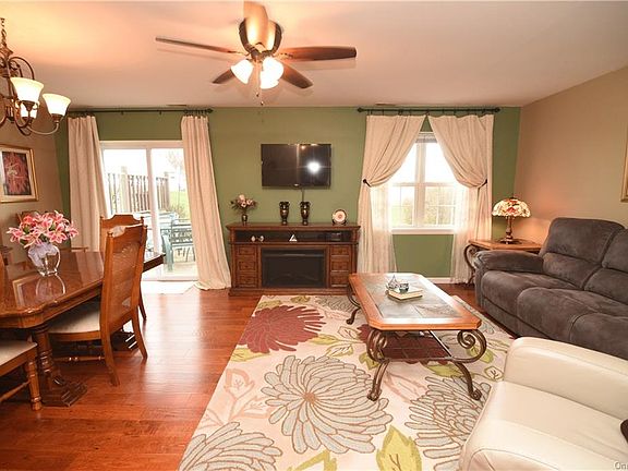 4th image of 58 Winding Brook Dr
