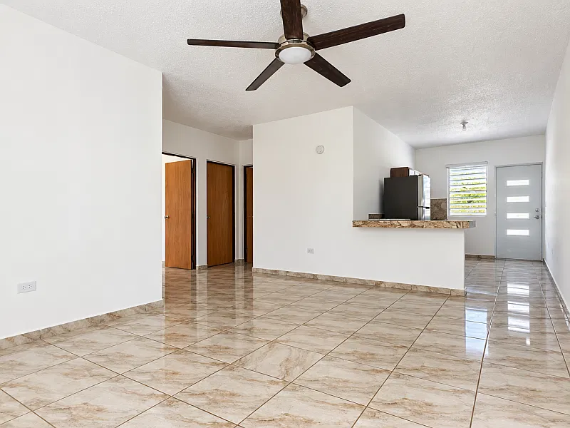 3 bed, 1.0 bath, 1200 sqft, $1,200 — Photo 3