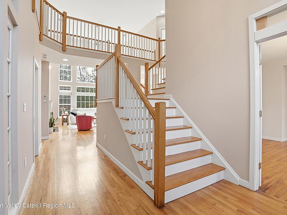 4th image of 45 Tall Oaks Drive