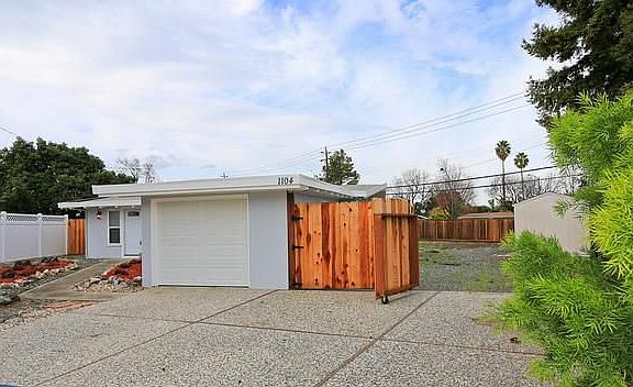 3rd image of 1104 Socorro Ave