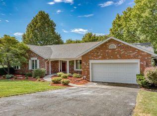 37 Cheshire Dr, Maryville, IL