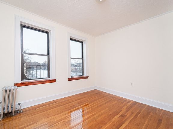 5th image of 21-54 Crescent St #C8