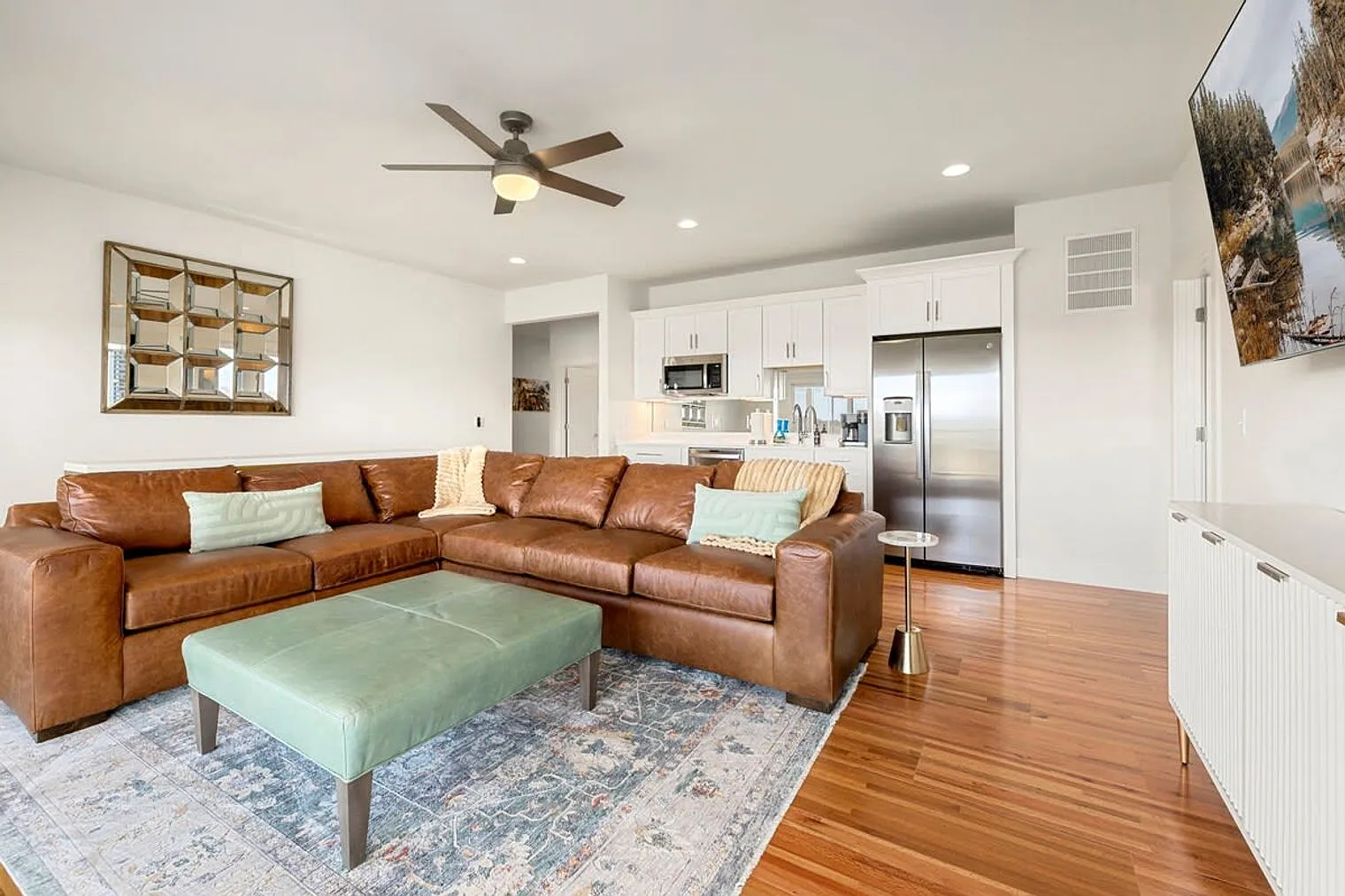 6 bed, 4.0 bath, 4994 sqft, $14,170 — Photo 3