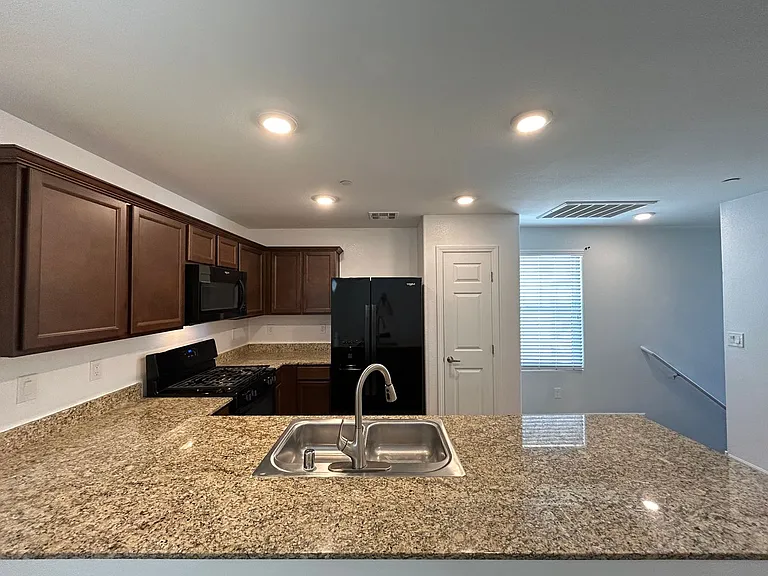 4552 Dover Straight St — Photo 6