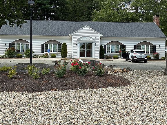 3rd image of 70 Rosewood Ln