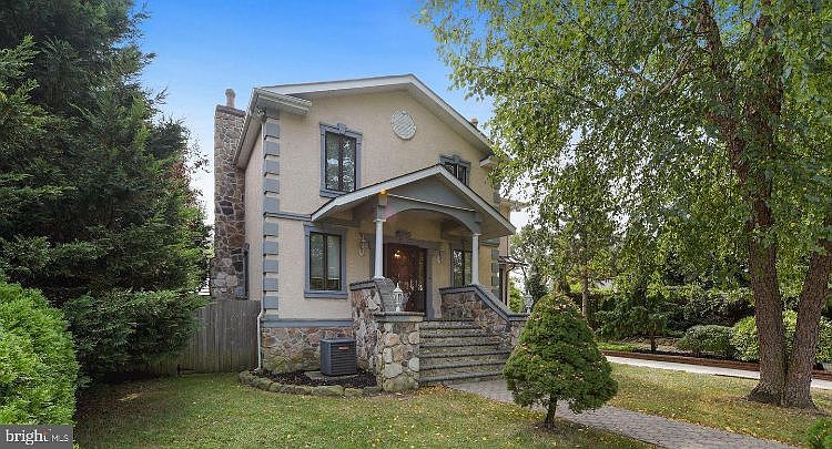 1st image of 673 Woodland Ave