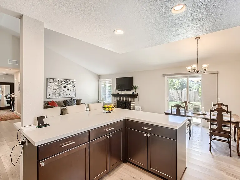 749 Sherwood Dr — Photo 17