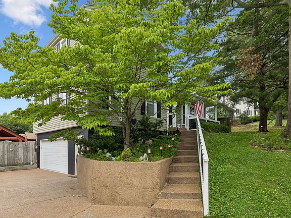 2nd image of 1105 Blythe Ct E