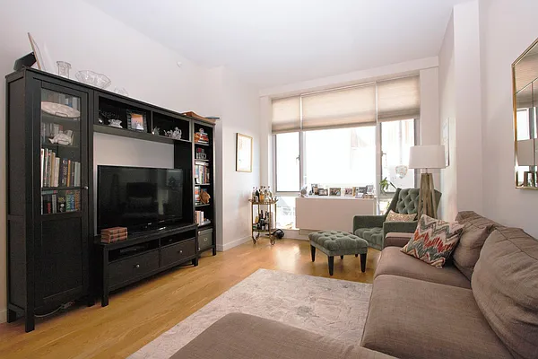 Rented by R New York | media 21