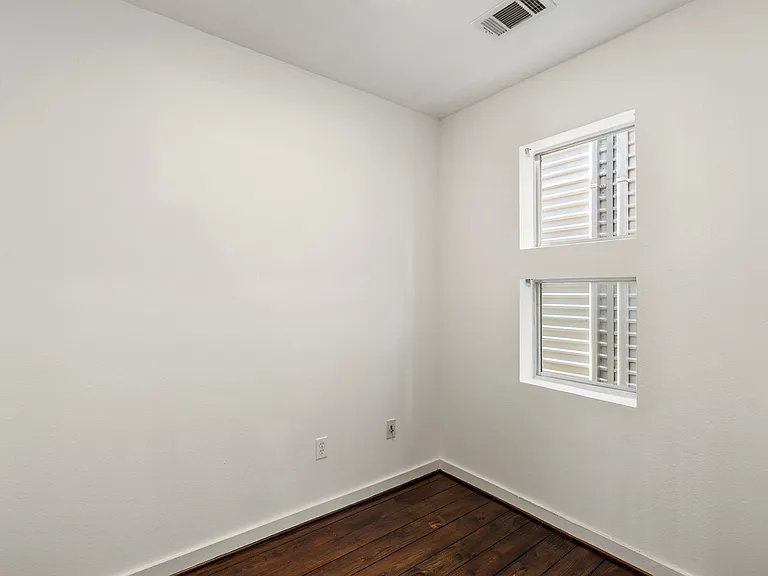 349 Sydnor St — Photo 15