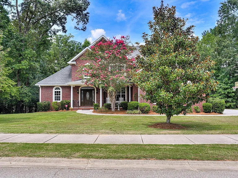 2103 Wythe Dr — Photo 3