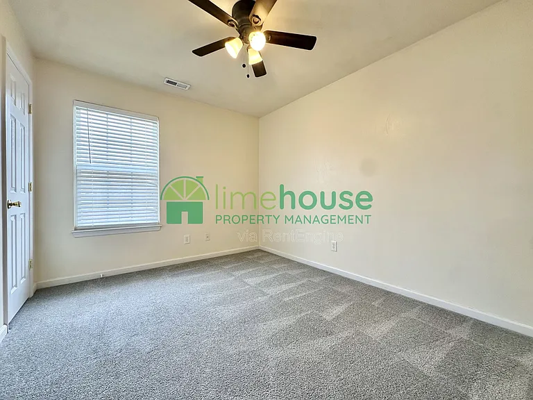 1323 Hoover Ave — Photo 11
