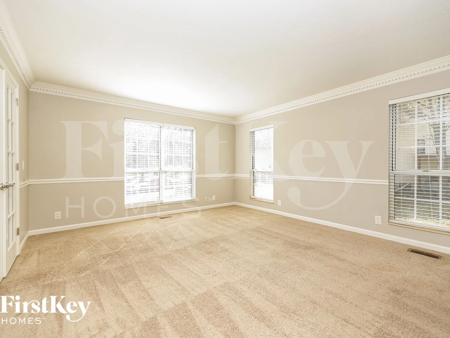 3 bed, 2.5 bath, 1906 sqft, $2,335 — Photo 2