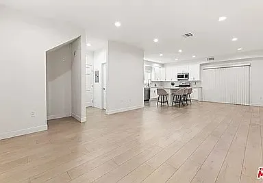 2 bed, 2.5 bath, 1200 sqft, $3,450 — Photo 3