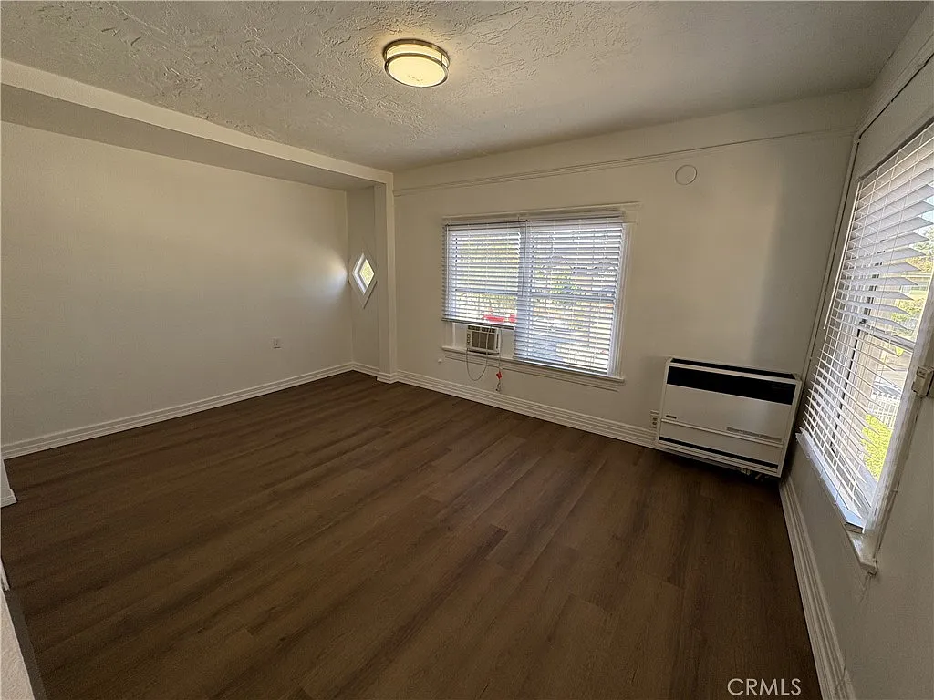 2 bed, 650 sqft, $2,600 — Photo 4