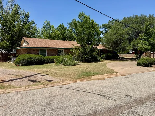 1203 Stanley St, Sweetwater, TX 79556