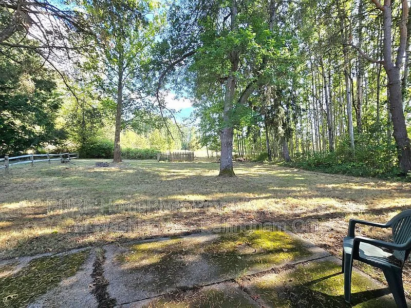 3 bed, 2.0 bath, 1400 sqft, $2,200 — Photo 3