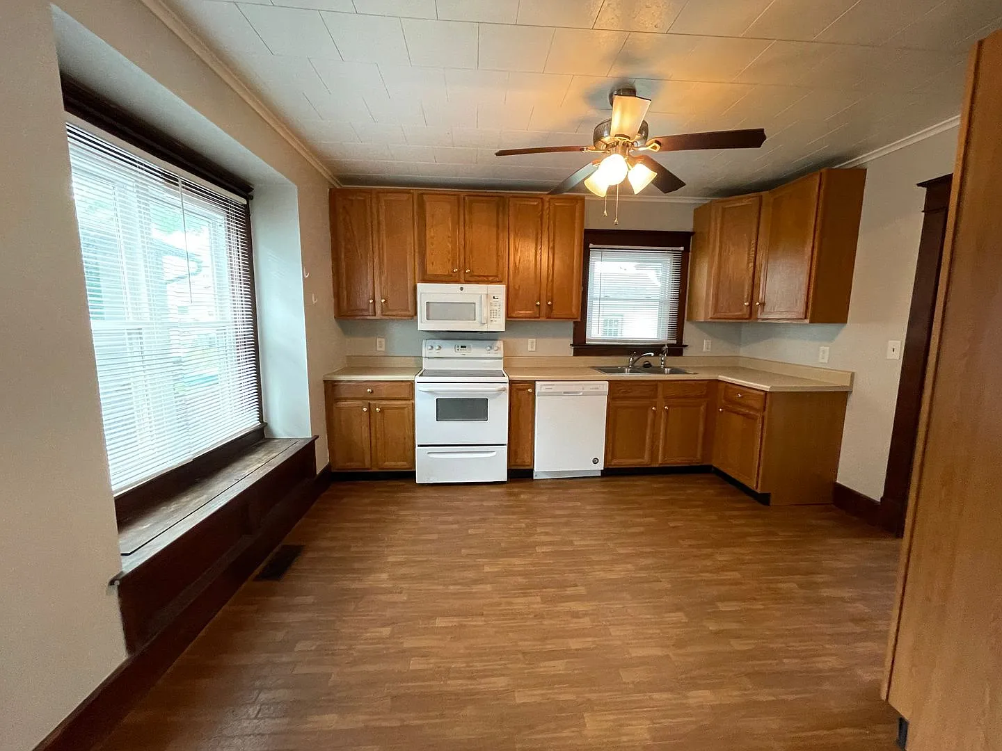 4 Bedroom Home Near Downtown Goshen — Photo 3