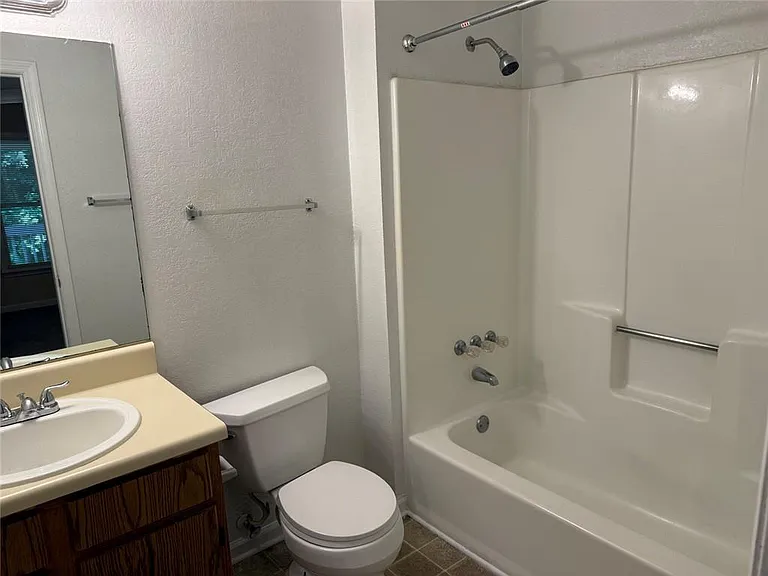 1600 Oakpointe Dr SW #G — Photo 11