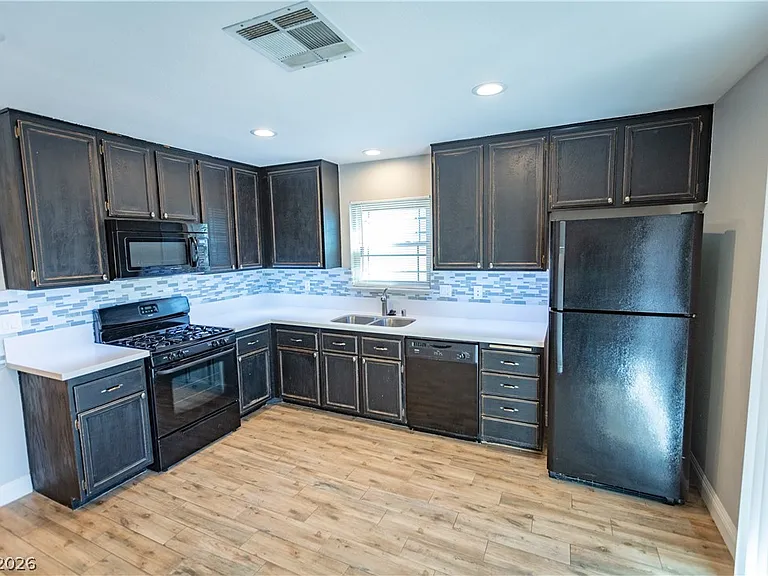 363 Tierra St — Photo 22