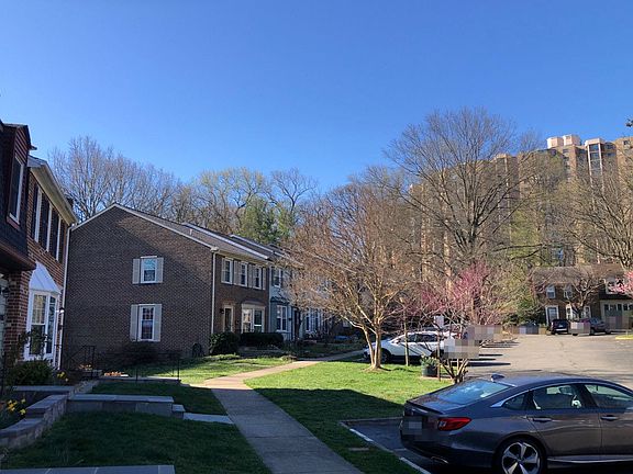 4th image of 5841 Berkshire Ct