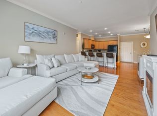 1 King Philip Dr, West Hartford, CT 06117