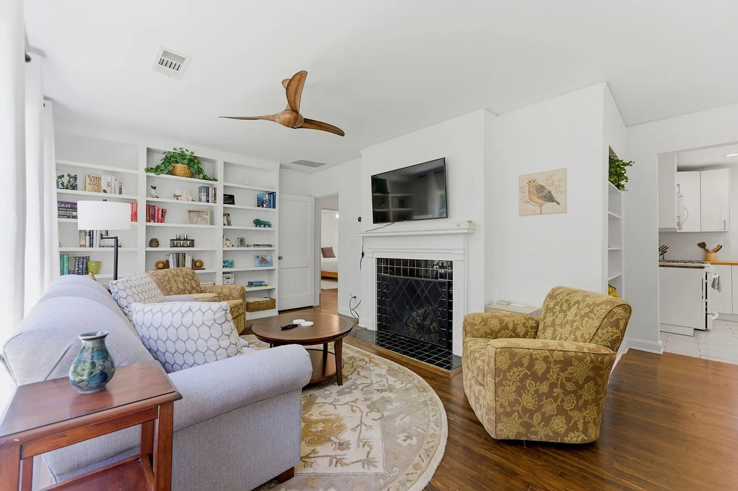 3 bed, 1.0 bath, $4,222 — Photo 1