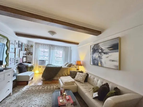 433 West 34th Street image 1 of 17