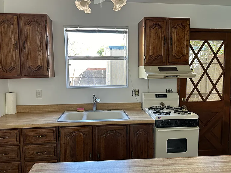 304 N Shelton St — Photo 9